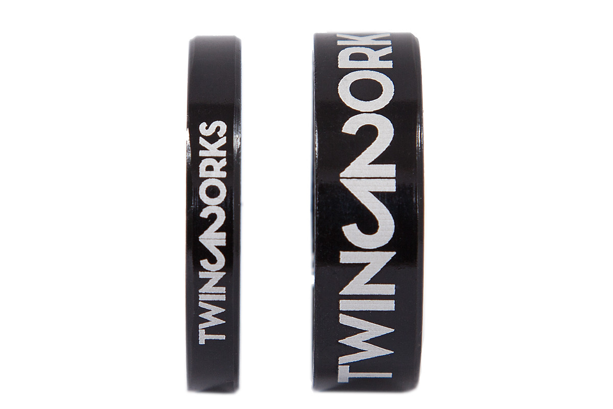 TwinWorks ultralight spacer-set, 1x5mm & 1x10mm, black
