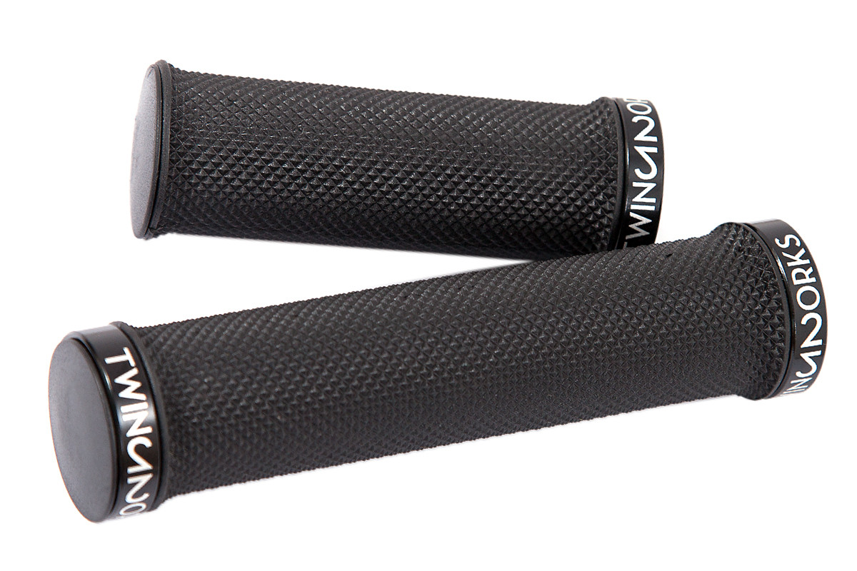 TwinWorks 1511 Lock-On Gripset for twist grip shifters, black