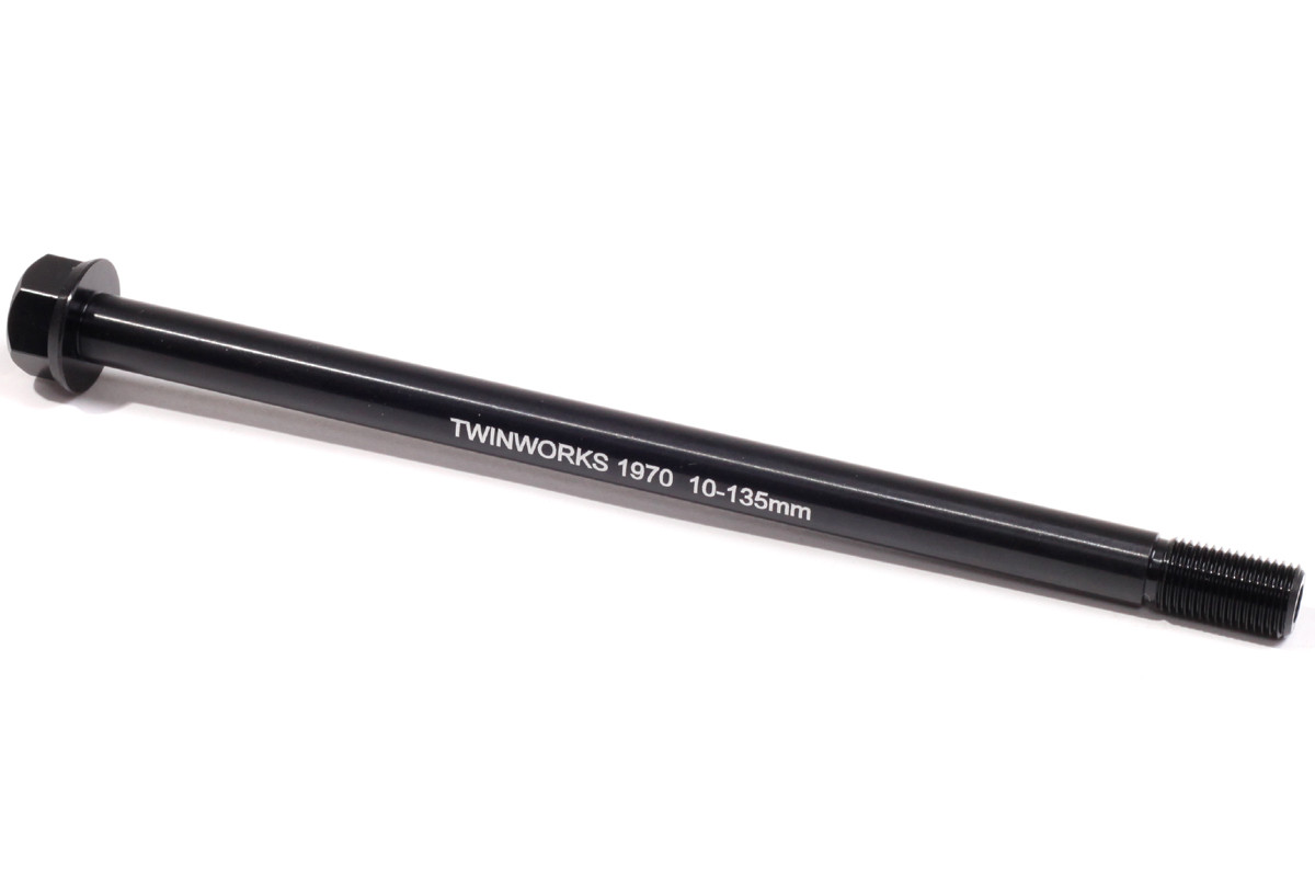 TwinWorks 1970 Aluminum axle 10*1.0x135mm