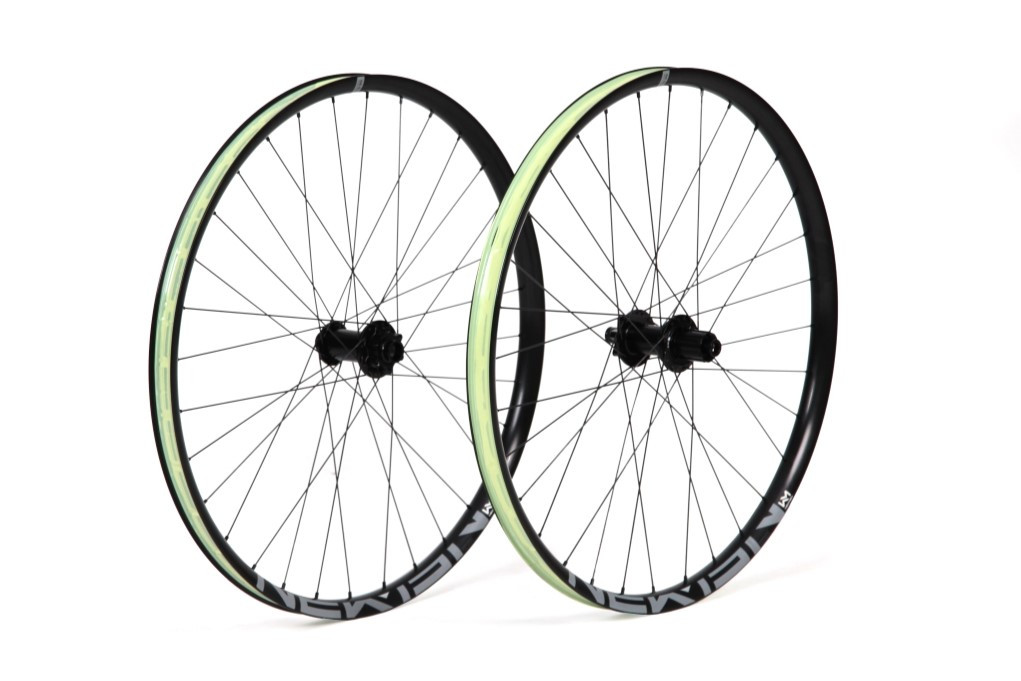 Newmen Evolution E.G. 30 DH Laufradsatz 27.5 20x110/12x 148 Shimano HG