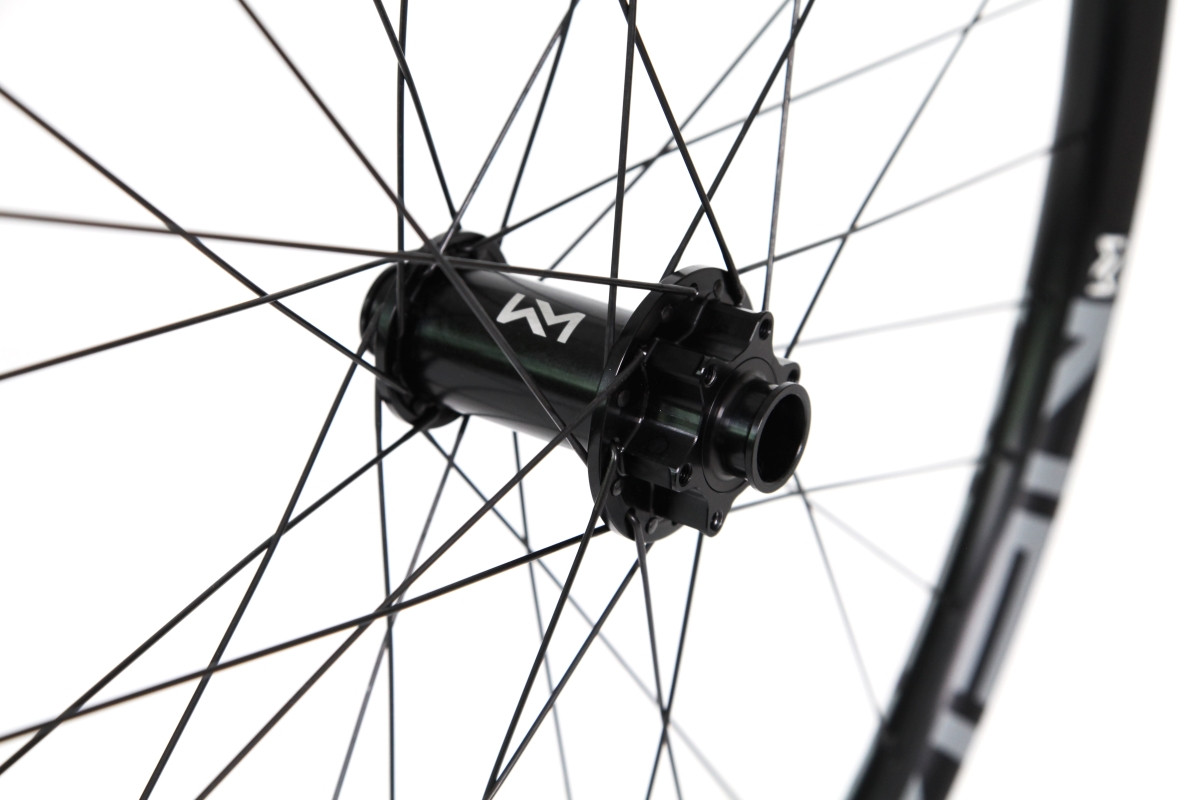 Newmen Evolution E.G. 30 DH Laufradsatz 27.5 20x110/12x 148 Shimano HG