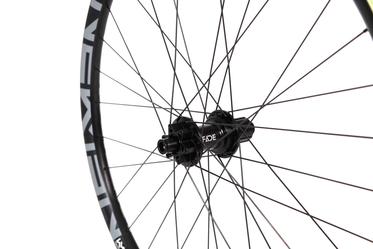 Newmen Evolution E.G. 30 DH Laufradsatz 27.5 20x110/12x 148 Shimano HG