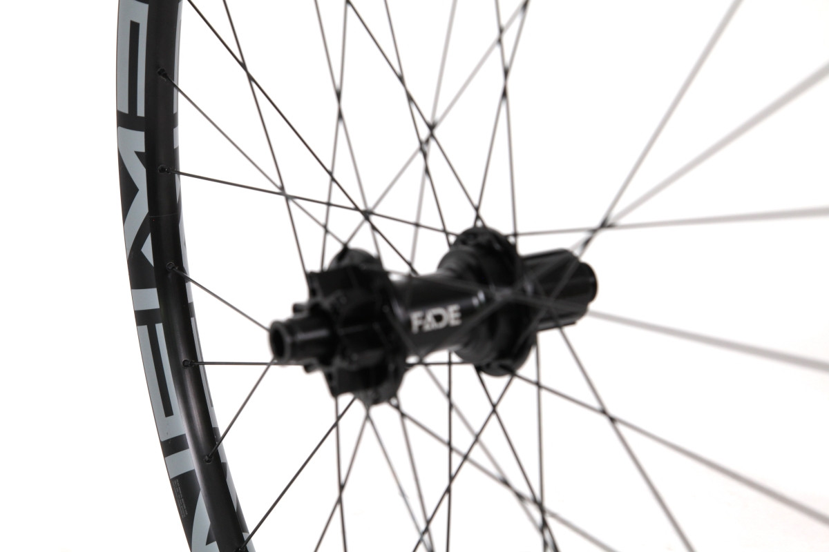 Newmen Evolution E.G. 30 DH Laufradsatz 27.5 20x110/12x 148 Shimano HG